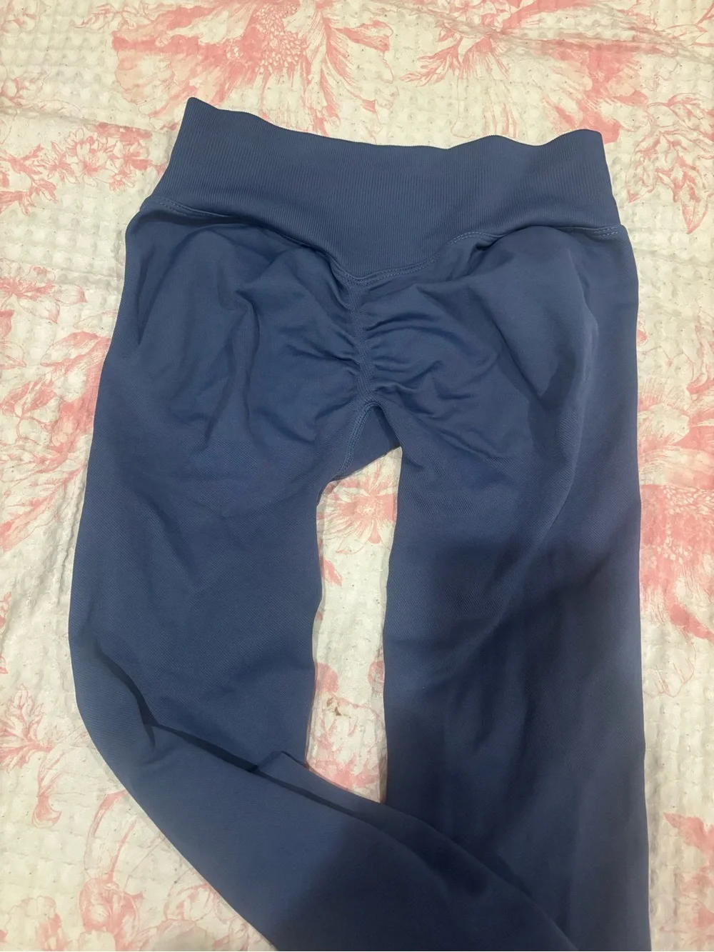 *SET* - Sports Bra and Leggings - Picture 5 of 5